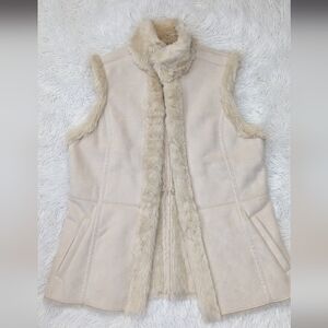 Tweeds Woman's cream Fur Vest Size L.